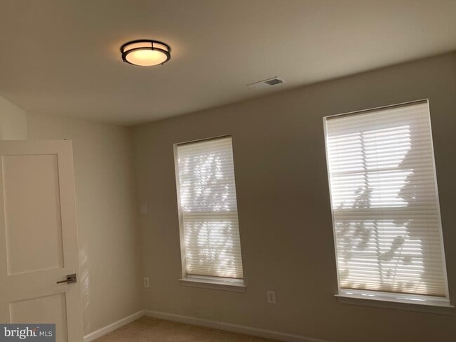 Foto del edificio - 7228 Barrberry Ln