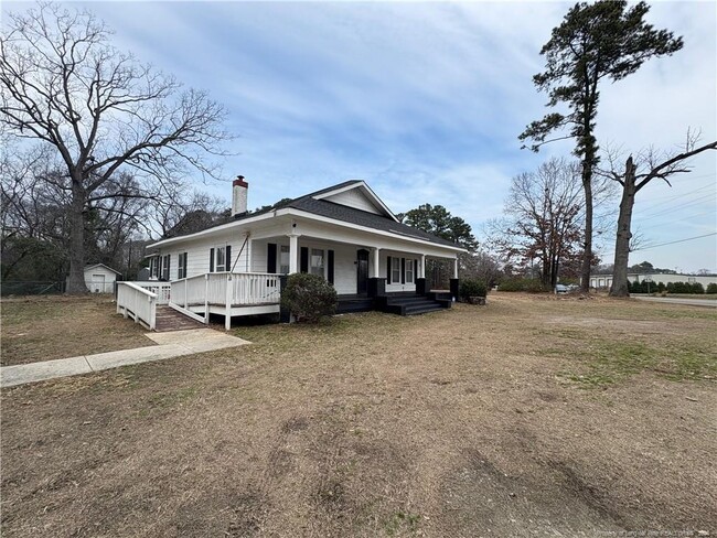 Building Photo - 3174 Lindsay Rd
