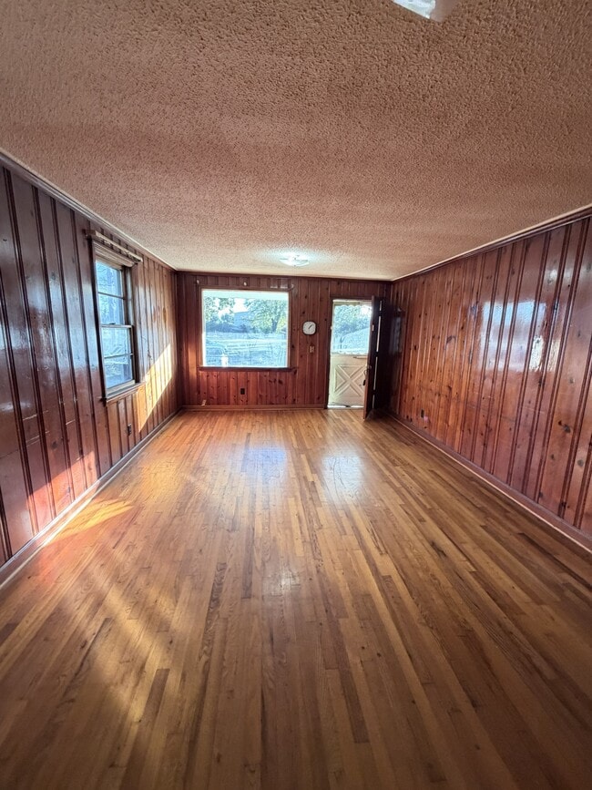 Building Photo - 1215 E 35th Street Pl