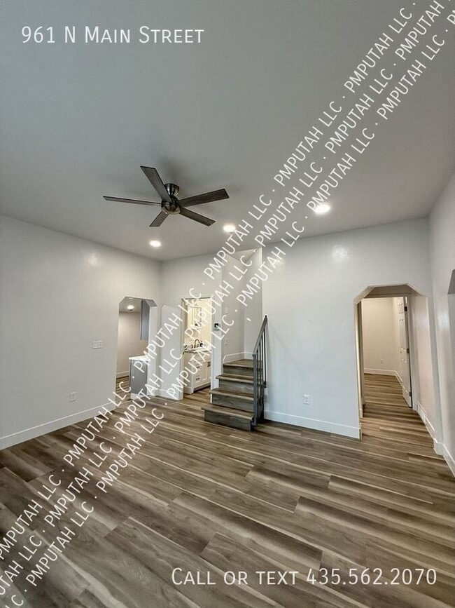 Foto del edificio - 961 N Main St