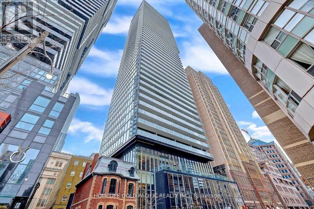 Primary Photo - 15-1715 Grenville St