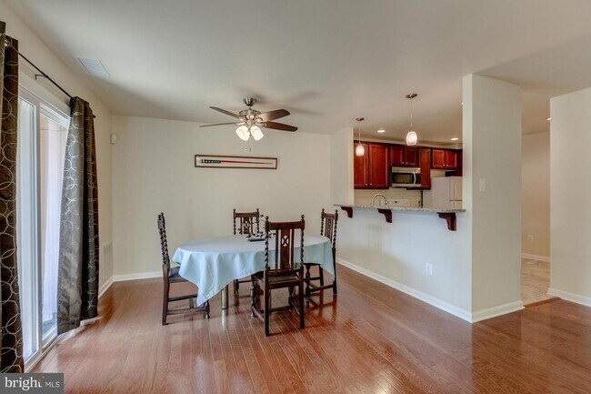 Foto del edificio - 3946 Woodhue Pl