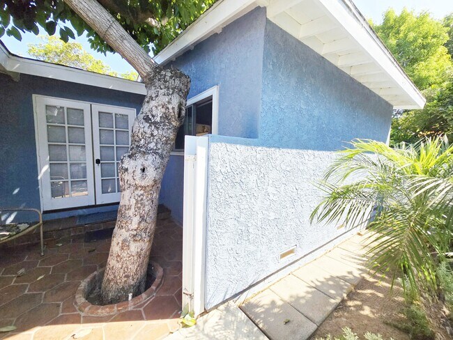 Foto del edificio - 819 Hymettus Ave