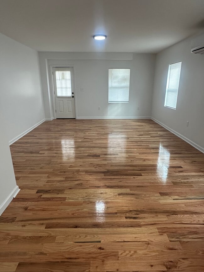 Building Photo - 15 Church St