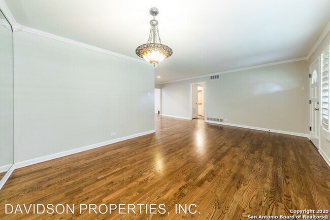 Foto del edificio - 4 br, 2 bath House - 547 Robinhood Pl