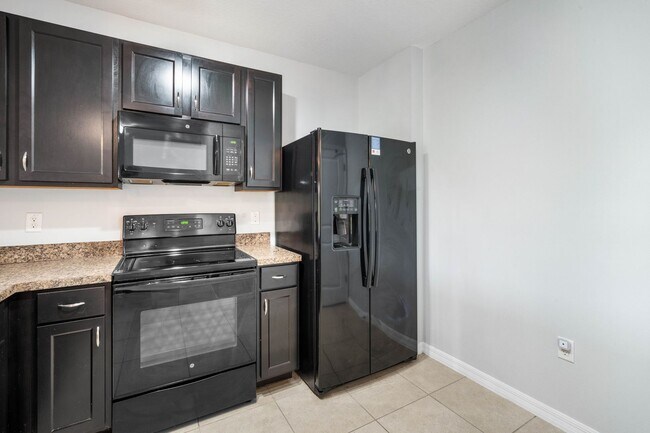Building Photo - Spacious Townhome in Gated Copper Ridge Co...