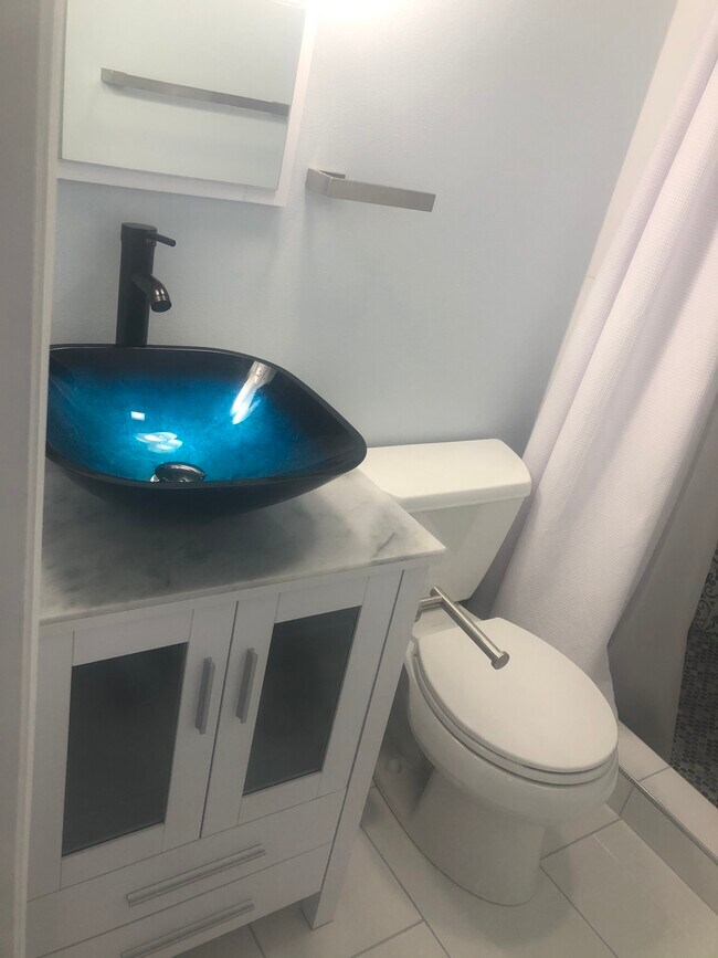 Building Photo - 127 Laurel St