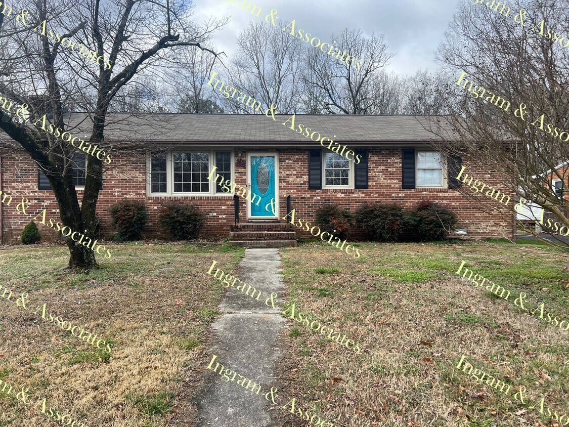 1214 W Roslyn Rd, Colonial Heights, VA 23834 House Rental in Colonial