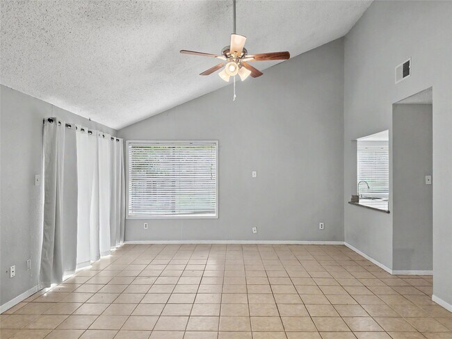 Foto del edificio - 7410 Songwind Ln