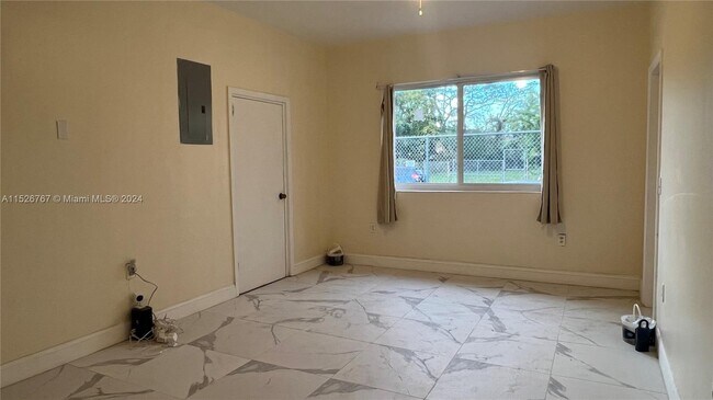 Foto del edificio - 2168 NW 28th St