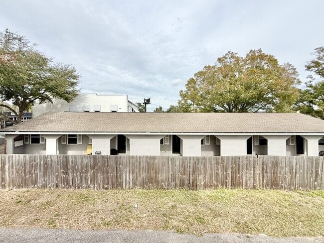 Building Photo - 932 22nd St S