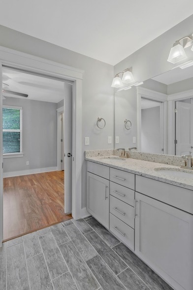 Foto del edificio - 5904A Carl Pl