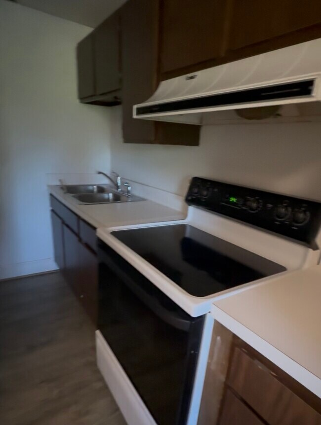 Foto del edificio - 1048 Danby Rd