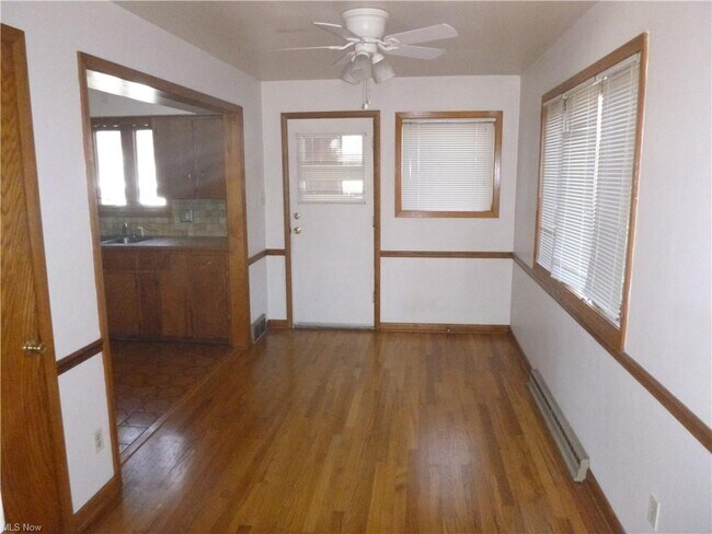 Building Photo - 821 Sackett Ave