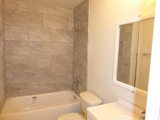 Building Photo - 5835 N Granite Reef Rd