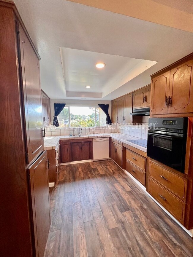 Building Photo - 1221 La Canada Way