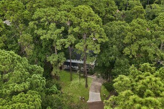 Building Photo - 553 Cane River Ln