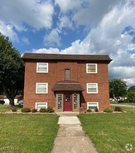 Building Photo - 1810 Mahoning Ave NW