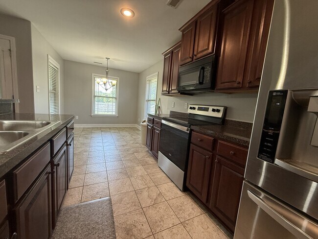 Foto del edificio - 246 Fields Pond Dr