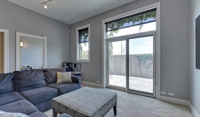 Building Photo - Luxury Downtown Condo!!