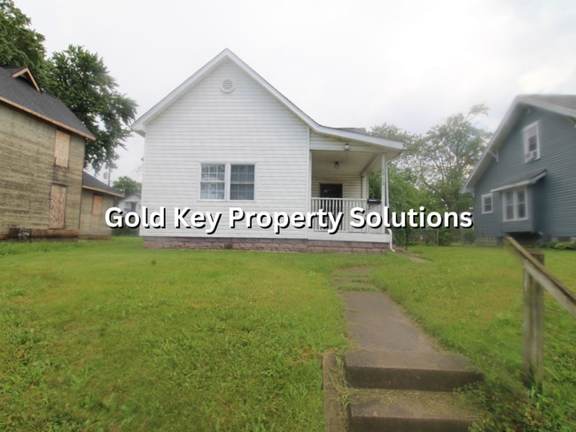 Building Photo - 3 Bed 1 Bath Home For Rent W/ Fenced Yard
