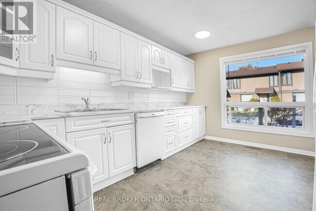 Building Photo - 890 Cahill Dr W