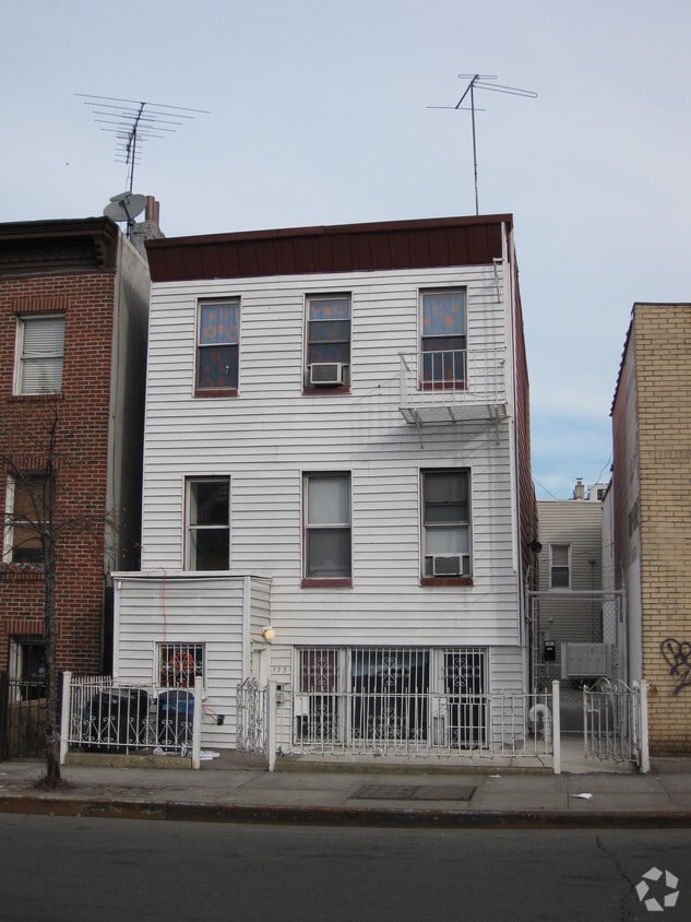 Primary Photo - 175 9th St