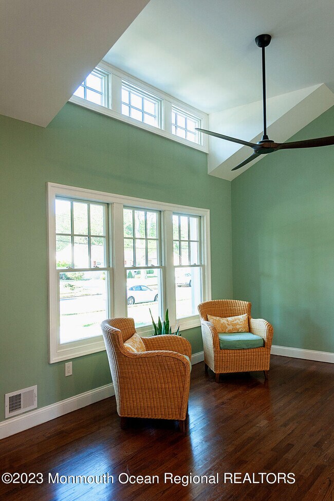 Building Photo - 1008 Shore Rd