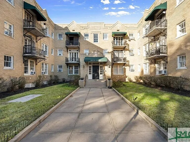Foto principal - 210 E State St