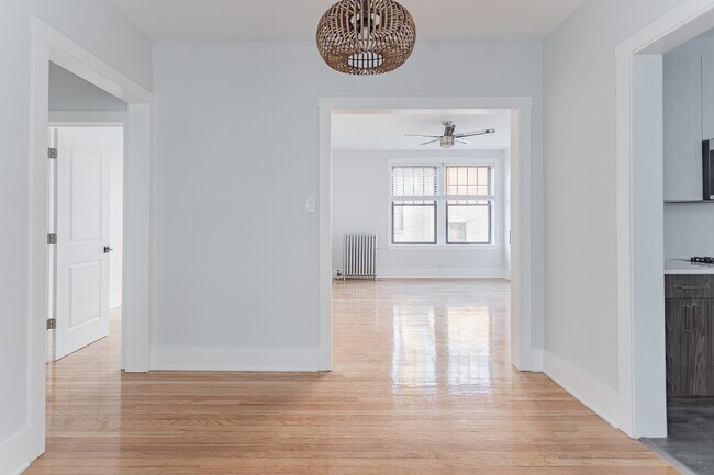 Foto del edificio - 1623 W Belmont Ave