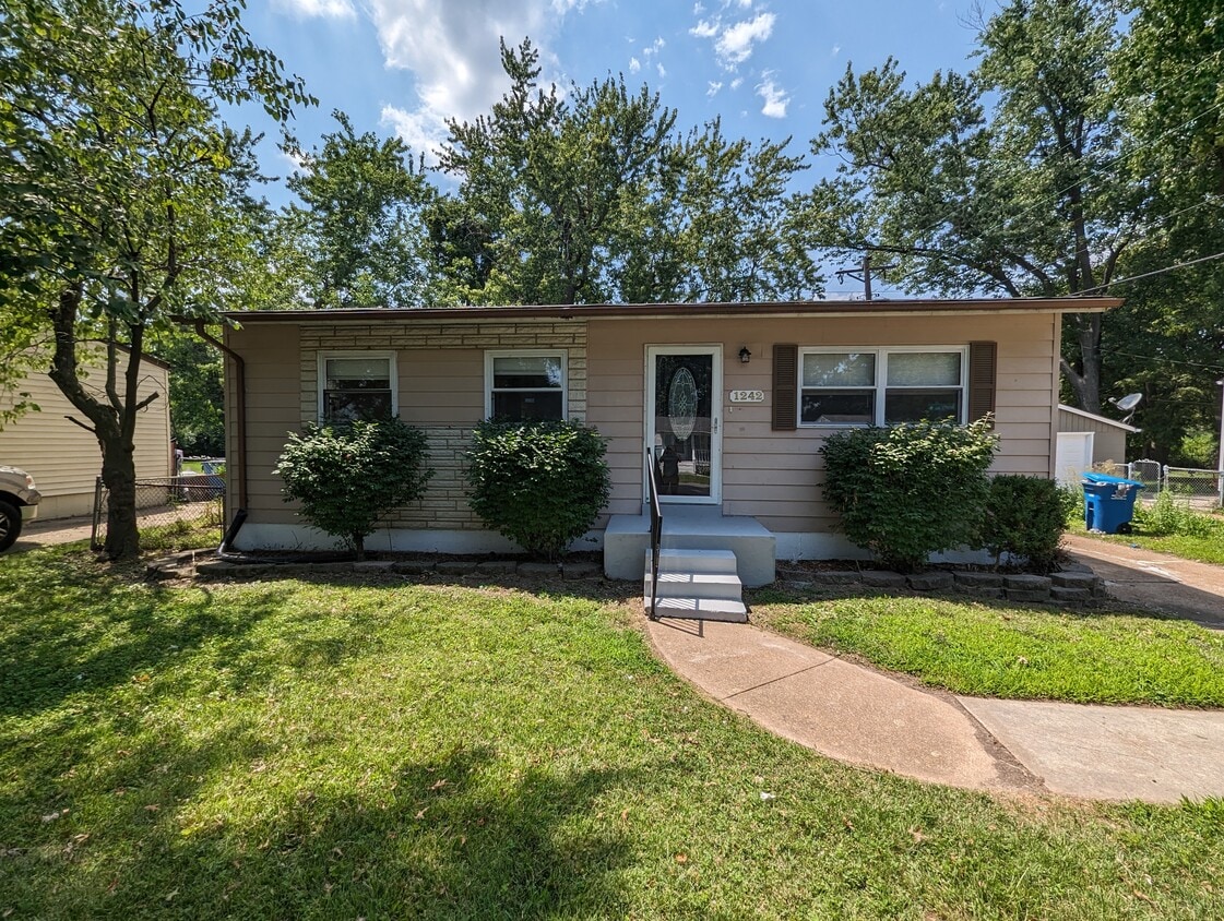 1242 Scott Ave, Saint Louis, MO 63138 House Rental in Saint Louis, MO
