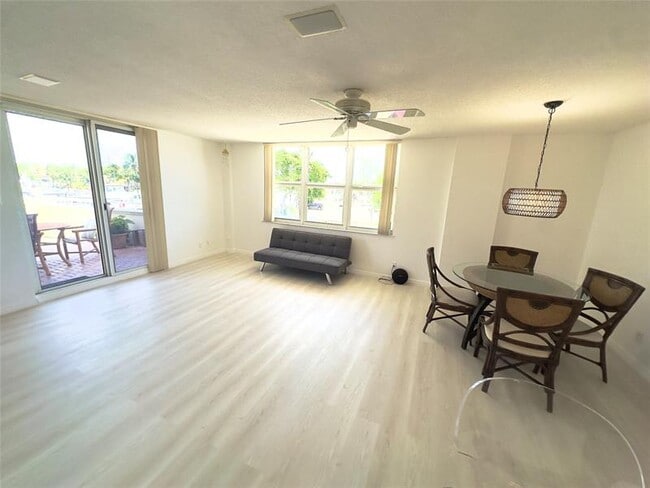 Building Photo - 1 Las Olas Cir