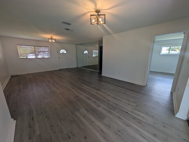 Building Photo - Charming 4-Bedroom Retreat in Prime Melbou...