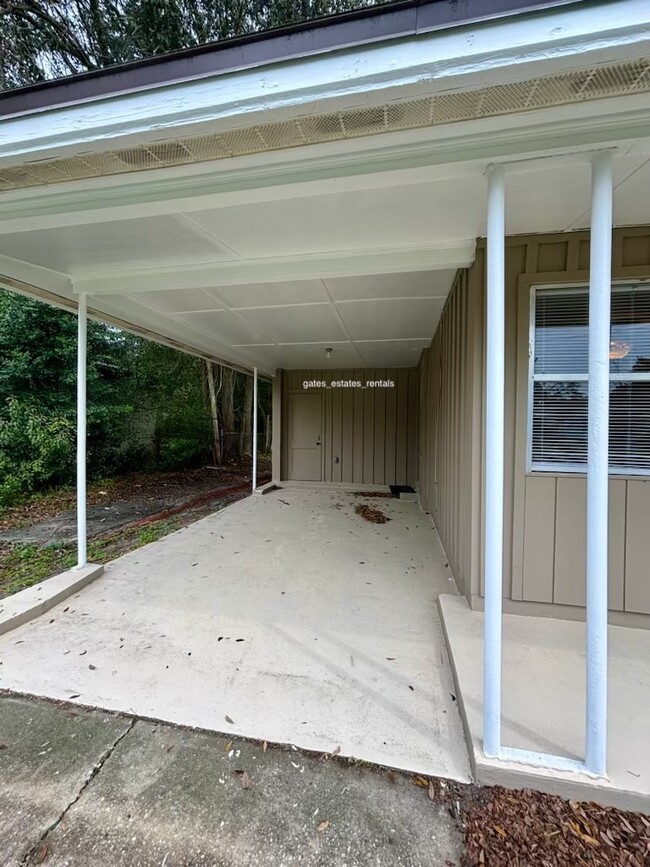 Building Photo - 10235 Elmhurst Dr