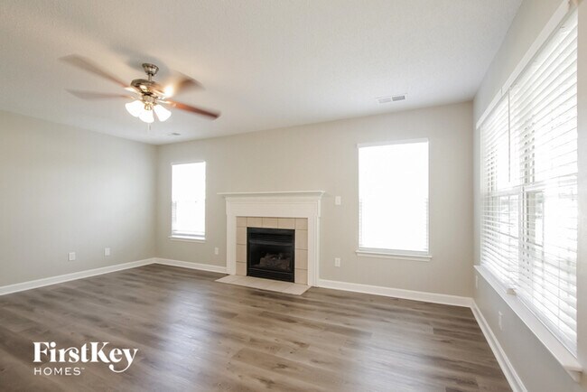 Building Photo - 2819 Rosemeade Dr