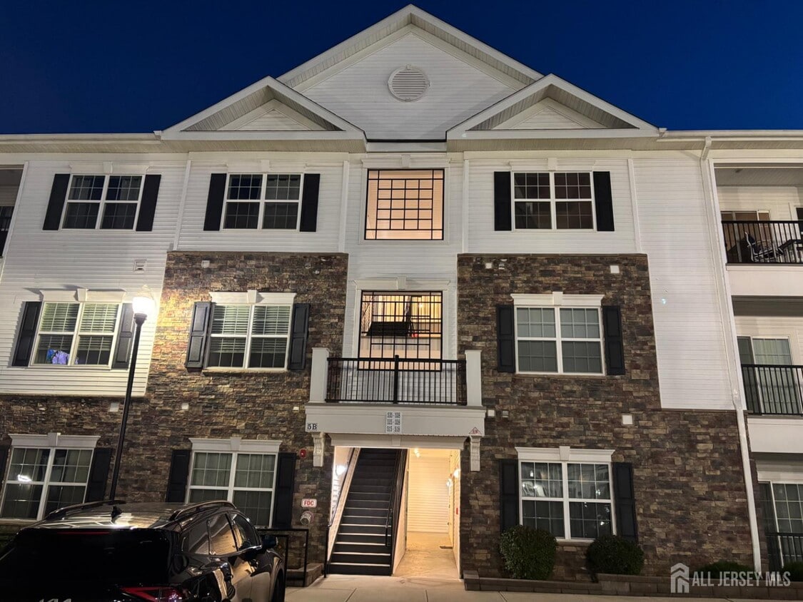 Foto principal - 518 Tavern Rd