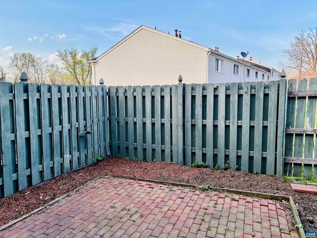 Foto del edificio - 210 Saponi Ln