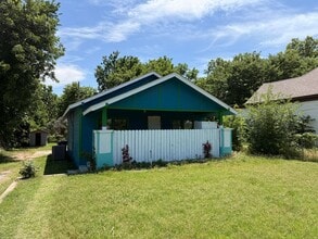 Building Photo - 908 SW G Ave