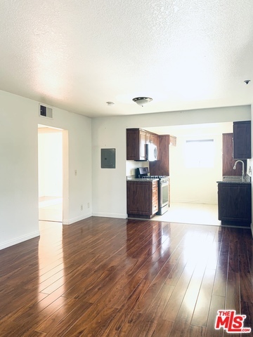 Foto del edificio - 10150 McClemont Ave