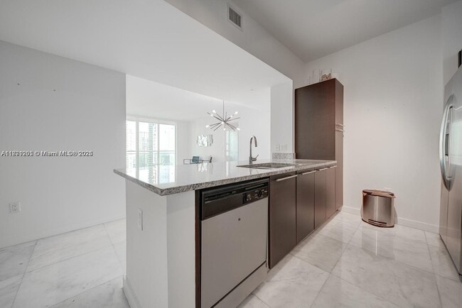 Building Photo - 951 Brickell Ave