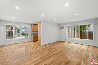 Building Photo - 1037 N La Jolla Ave