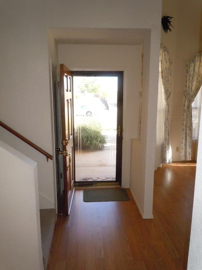 Foto del edificio - 2059 Columbia Ct NE