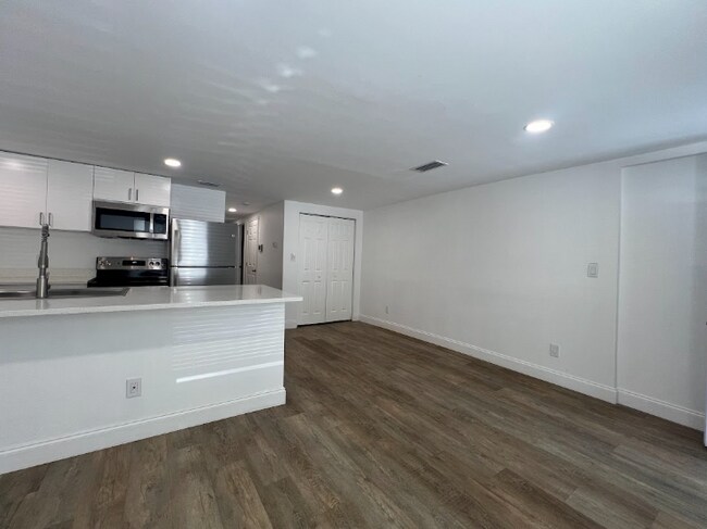 Foto del edificio - 3431 Broadway Ave