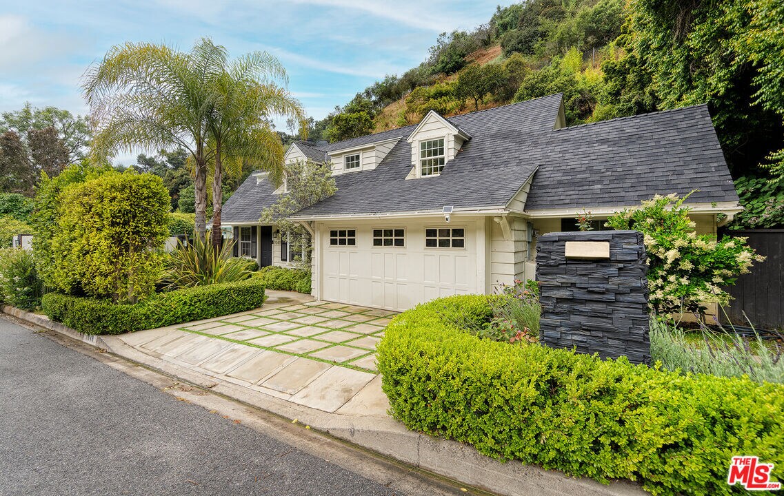 Primary Photo - 1049 Chantilly Rd