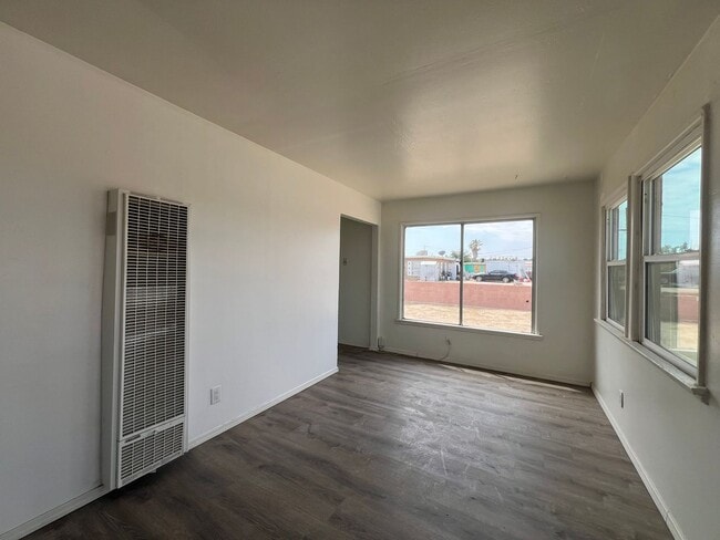 Building Photo - P054