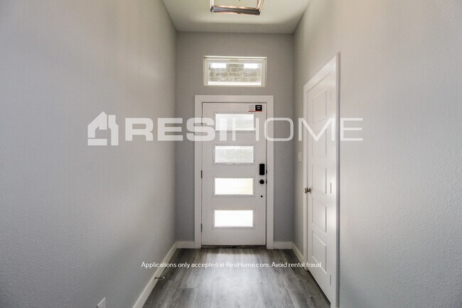 Foto del edificio - NEWLY RENOVATED HOME FOR RENT!
