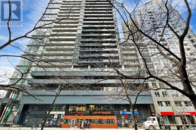 Photo du bâtiment - 352-352 Front St W