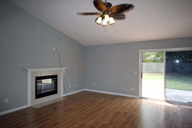 Foto del edificio - Beulah 4BR Home in Audrey Plantation Near Navy Federal with Side-Entry Garage & Fenced Backyard
