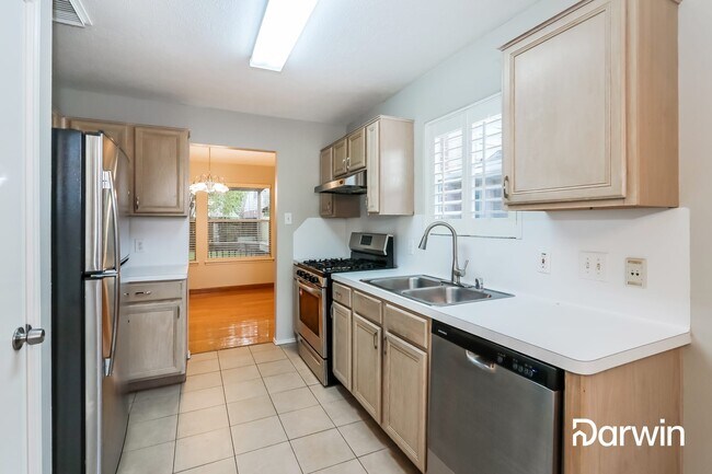 Building Photo - 8955 Dawnridge Dr