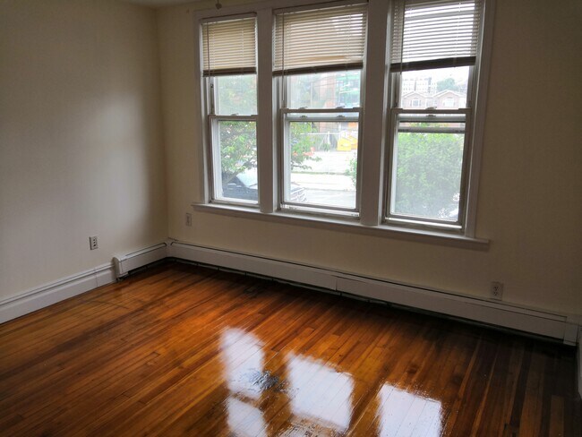 Foto del edificio - 19 Hawthorne Ave